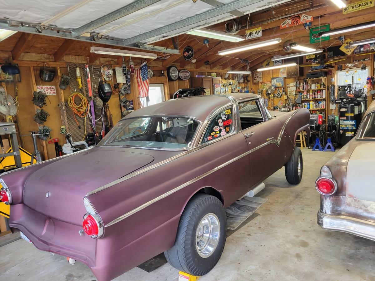 Ford-Crown-vic-fairlane-gasser-1955-purple-1