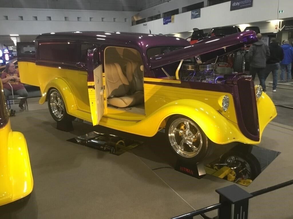 Ford-Custom-1935-Coupe-11