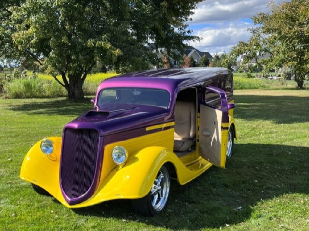 Ford-Custom-1935-Coupe-13