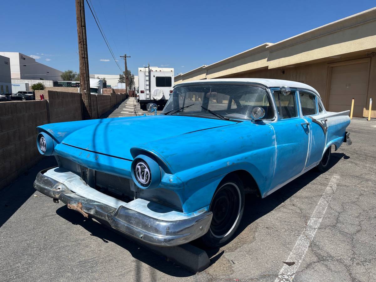 Ford-Custom-1957-blue-16