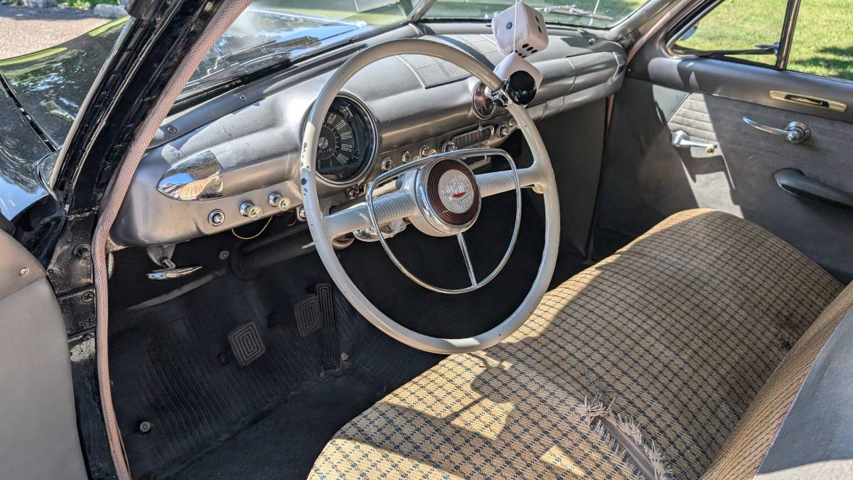 Ford-Custom-deluxe-1950-black-1