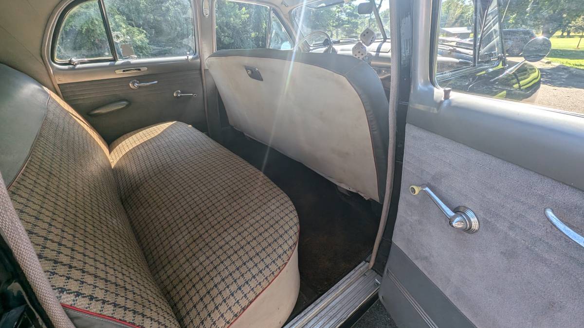 Ford-Custom-deluxe-1950-black-18