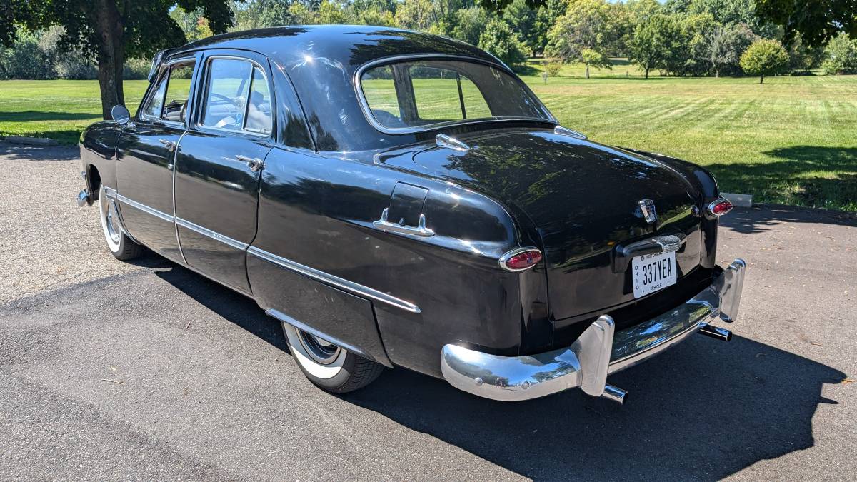 Ford-Custom-deluxe-1950-black-2