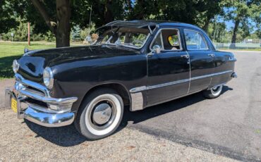 Ford-Custom-deluxe-1950-black-22