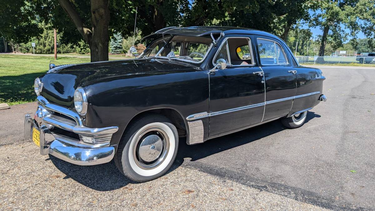 Ford-Custom-deluxe-1950-black-22