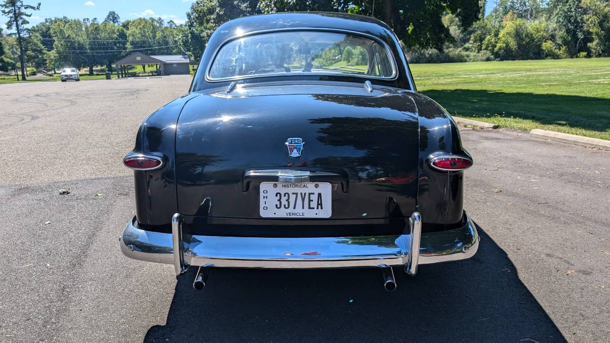 Ford-Custom-deluxe-1950-black-3