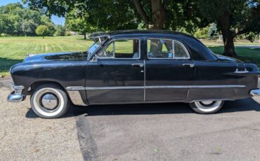 Ford-Custom-deluxe-1950-black