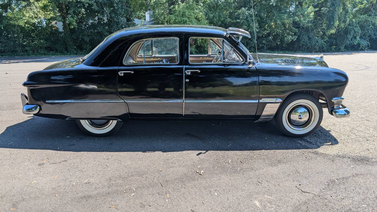 Ford-Custom-deluxe-1950-black-5
