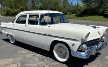 Ford-Customline-1955-Sedan