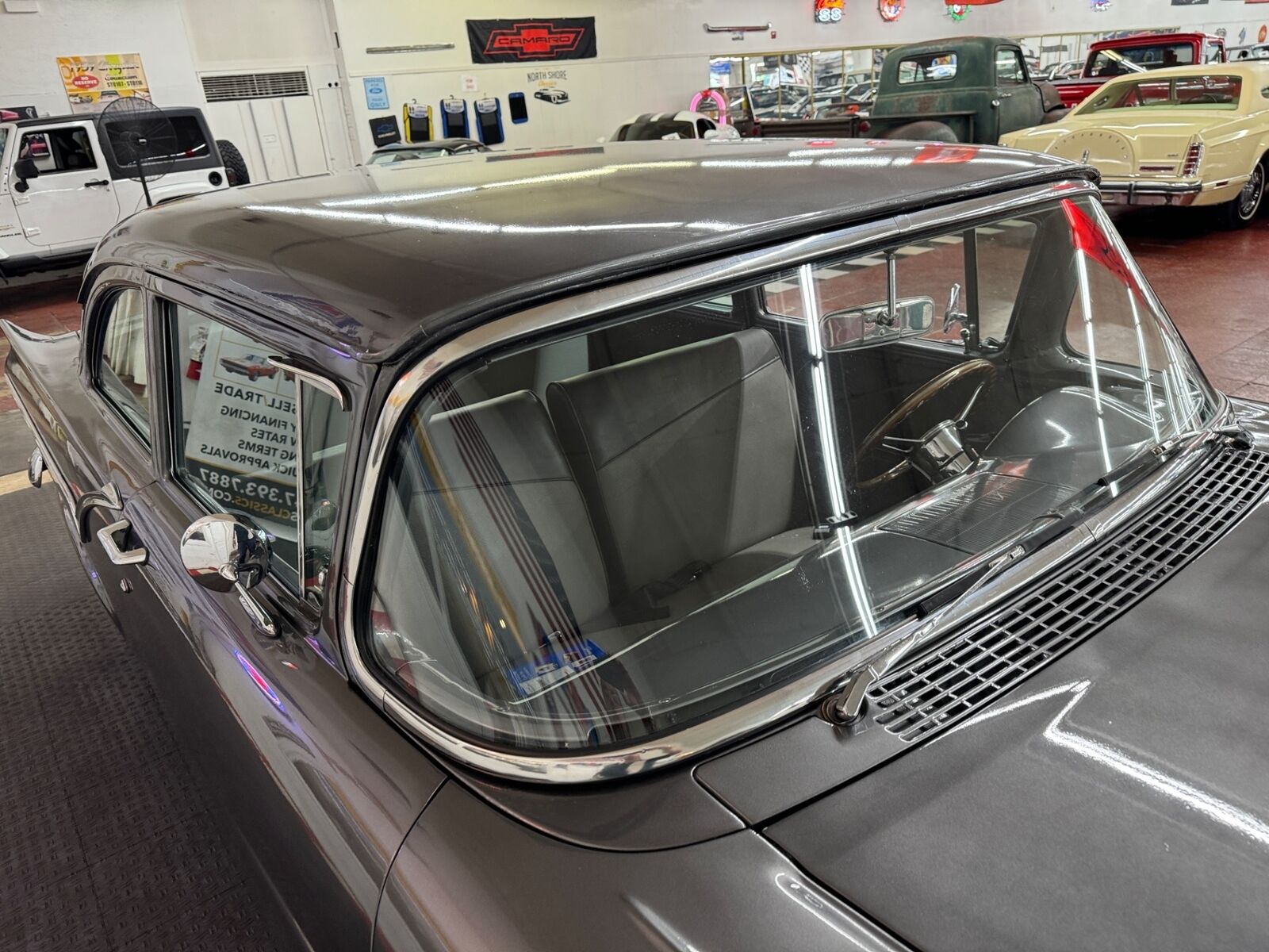 Ford-Custon-1957-2-Door-11