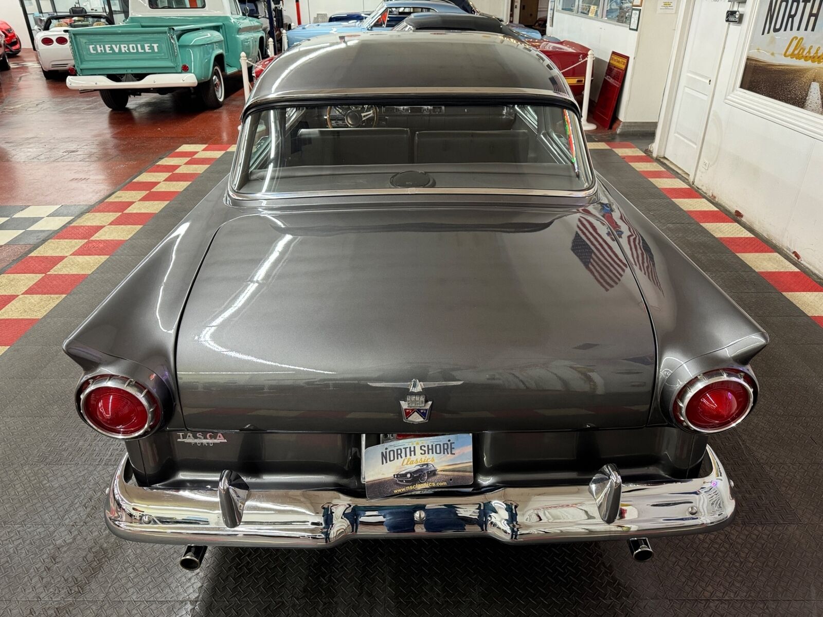 Ford-Custon-1957-2-Door-12