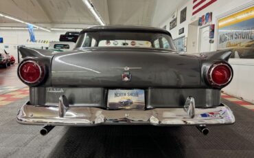 Ford-Custon-1957-2-Door-13