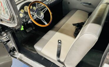 Ford-Custon-1957-2-Door-15