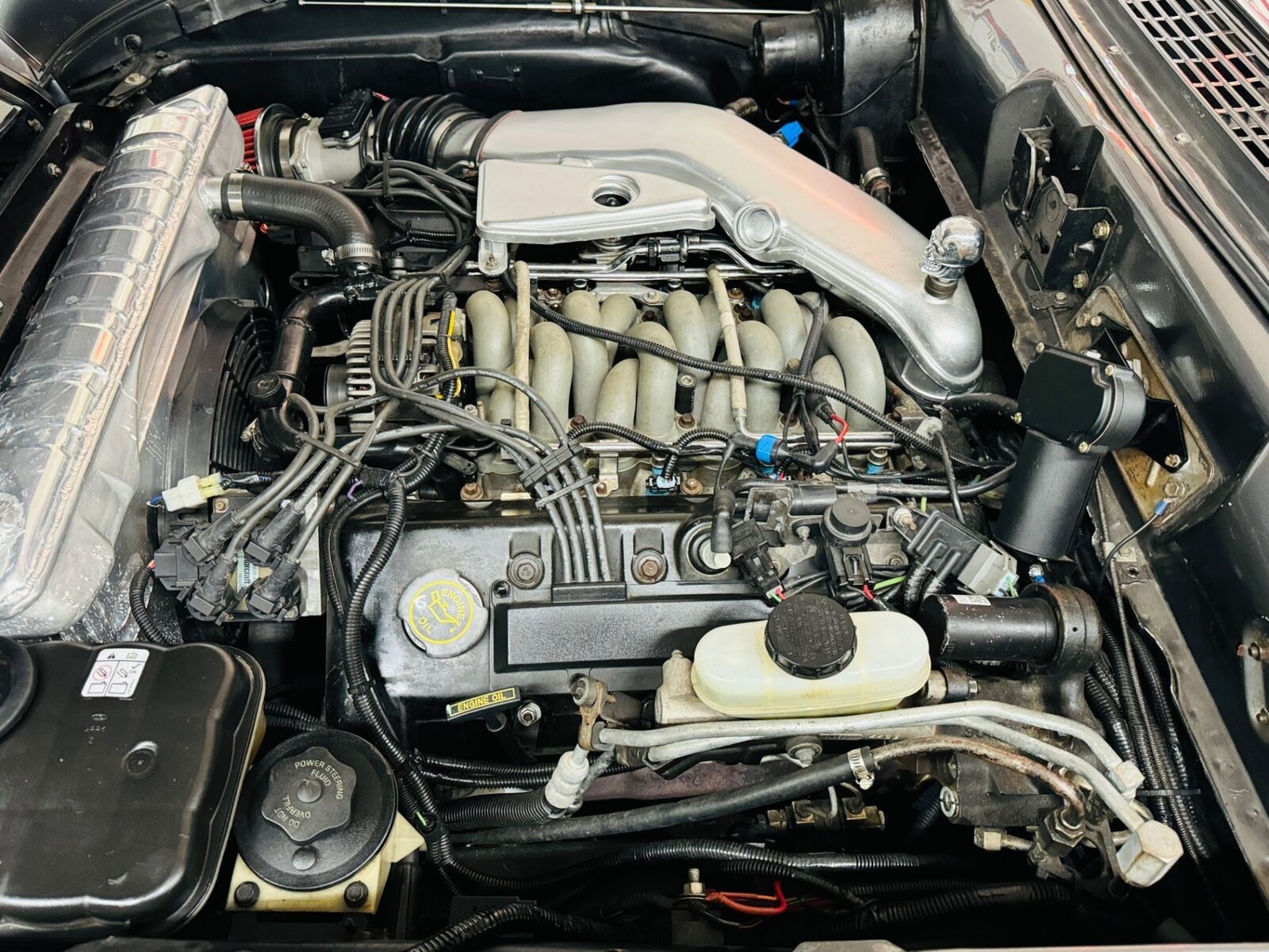 Ford-Custon-1957-2-Door-16