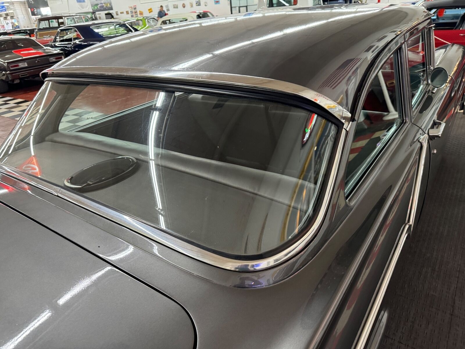 Ford-Custon-1957-2-Door-17