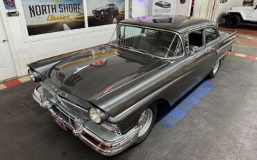 Ford-Custon-1957-2-Door-18