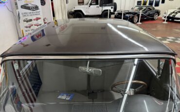 Ford-Custon-1957-2-Door-19