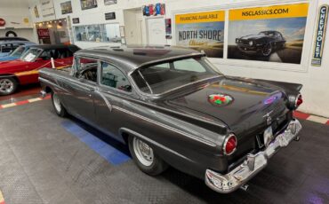 Ford-Custon-1957-2-Door-2