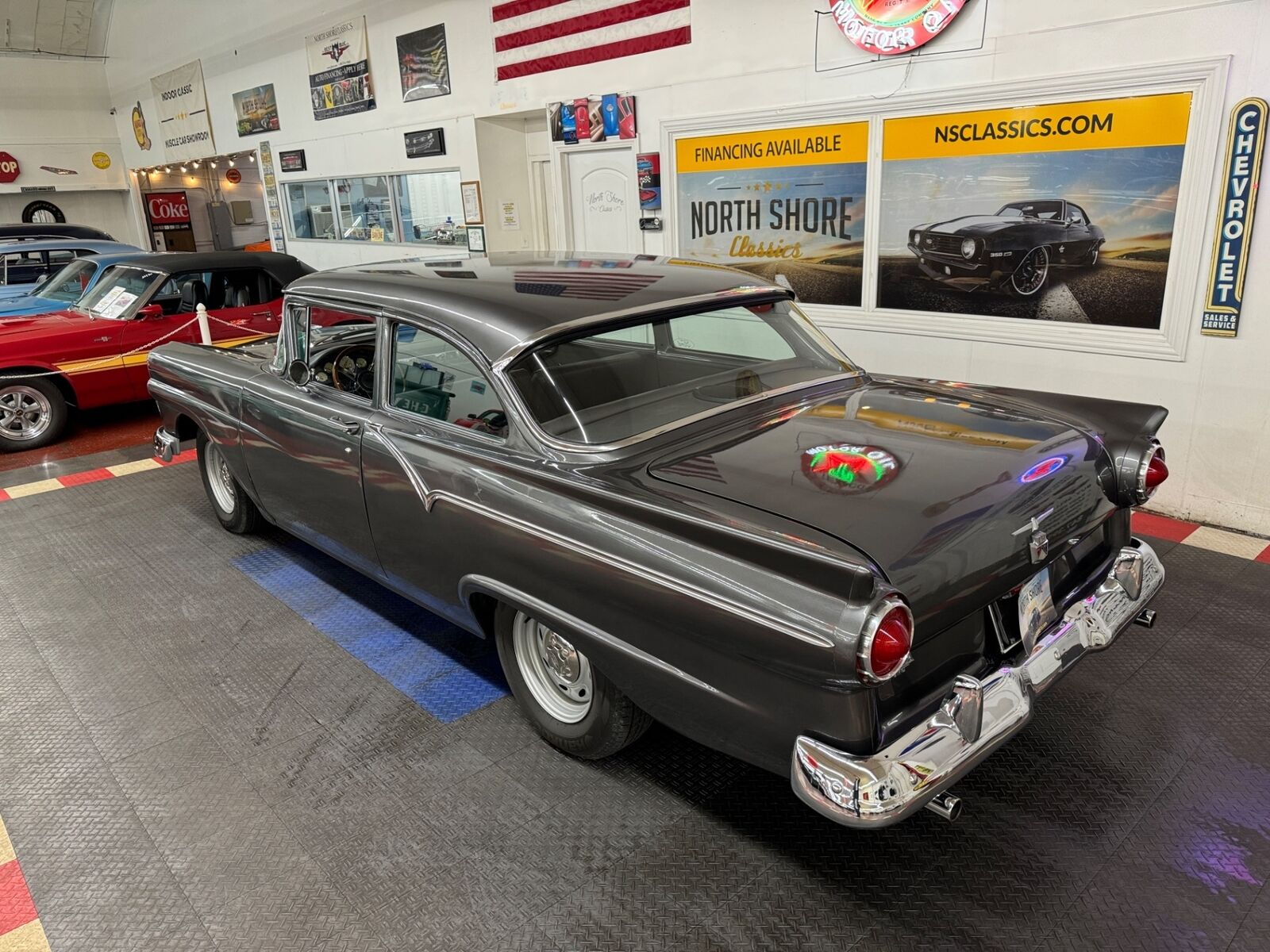 Ford-Custon-1957-2-Door-2