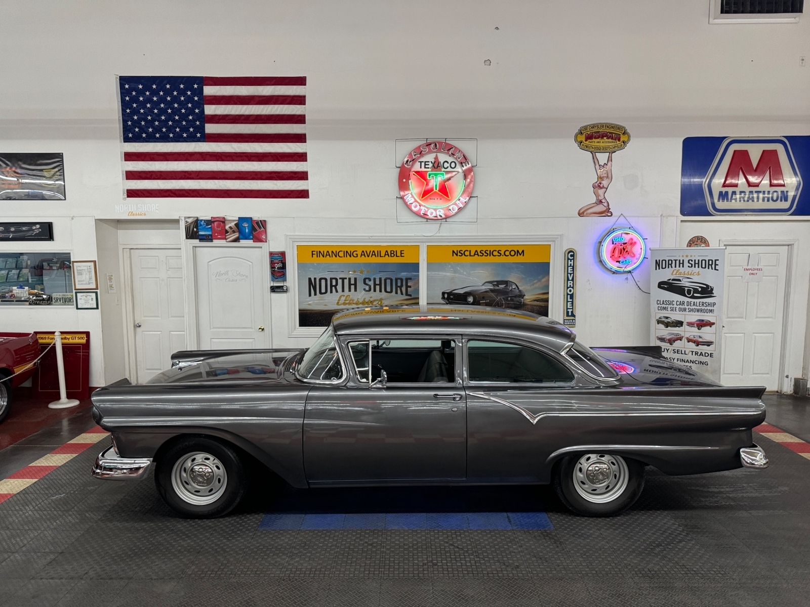 Ford-Custon-1957-2-Door-21