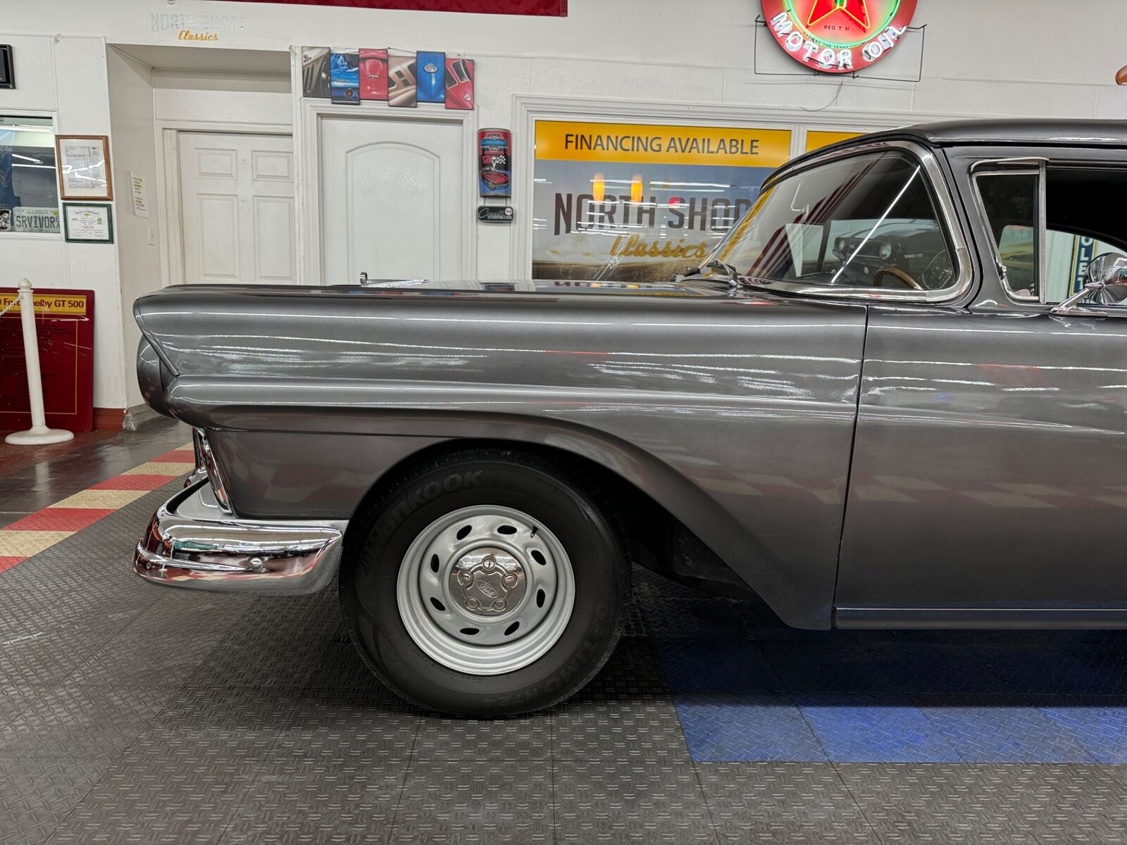 Ford-Custon-1957-2-Door-22