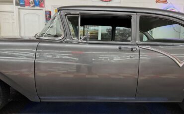 Ford-Custon-1957-2-Door-23