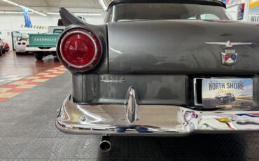 Ford-Custon-1957-2-Door-26