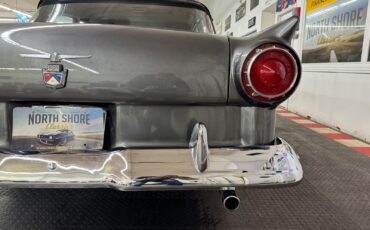 Ford-Custon-1957-2-Door-27