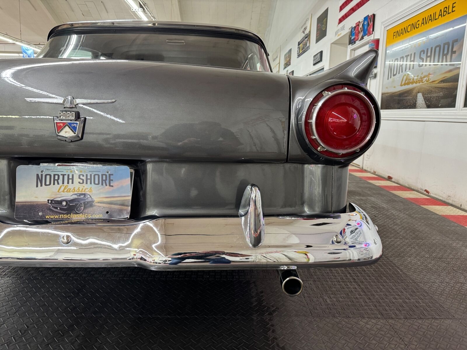 Ford-Custon-1957-2-Door-27