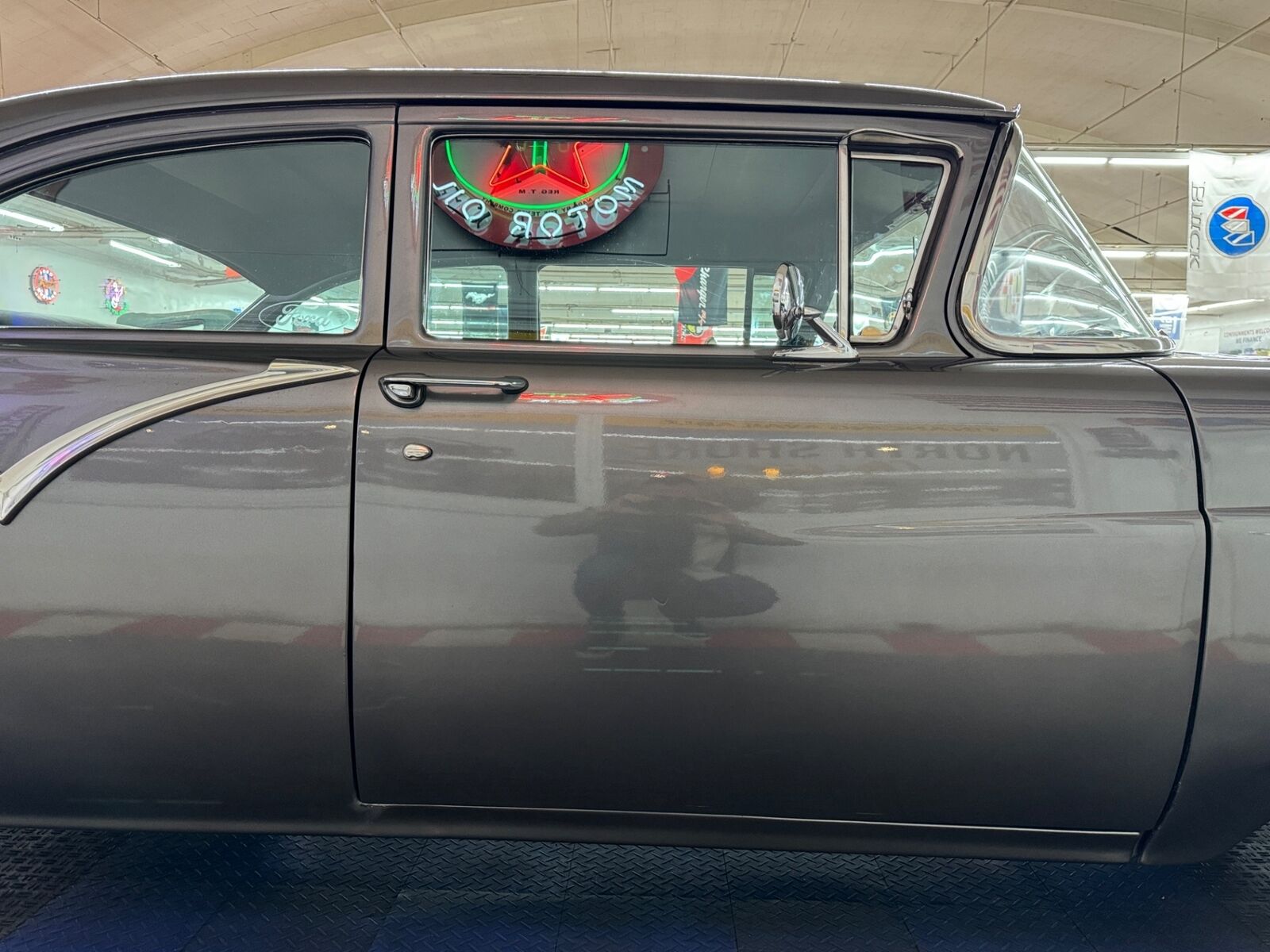 Ford-Custon-1957-2-Door-29