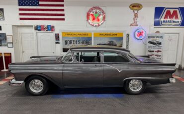 Ford-Custon-1957-2-Door-3