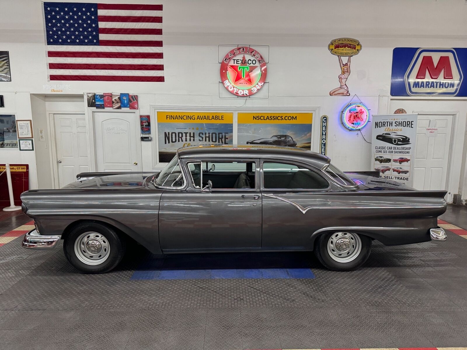 Ford-Custon-1957-2-Door-3