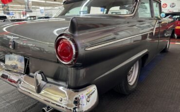 Ford-Custon-1957-2-Door-31