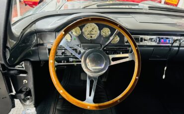 Ford-Custon-1957-2-Door-34