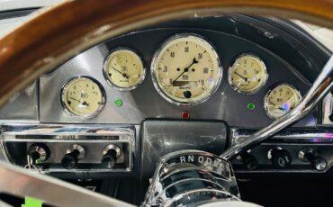 Ford-Custon-1957-2-Door-35