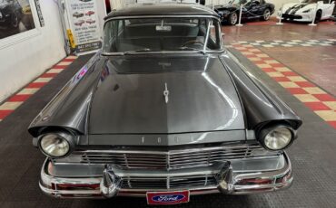 Ford-Custon-1957-2-Door-4