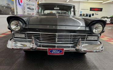 Ford-Custon-1957-2-Door-6
