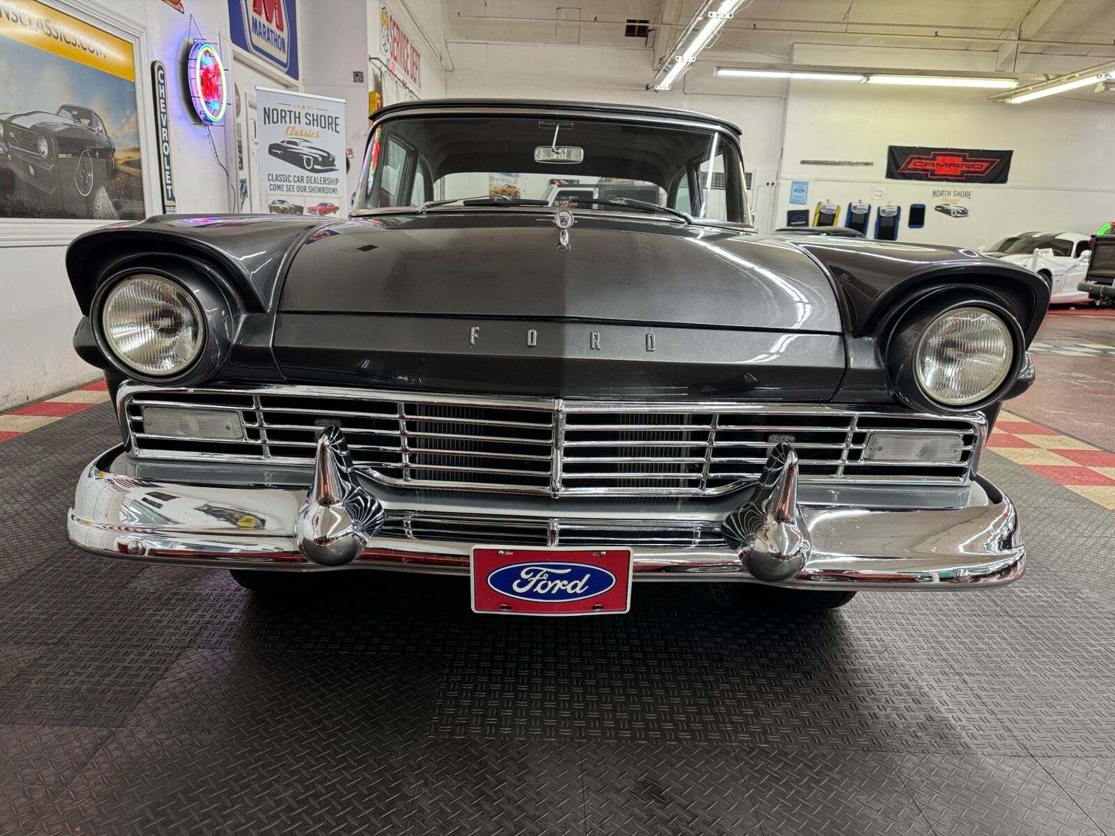 Ford-Custon-1957-2-Door-6