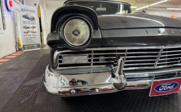 Ford-Custon-1957-2-Door-7
