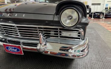 Ford-Custon-1957-2-Door-8