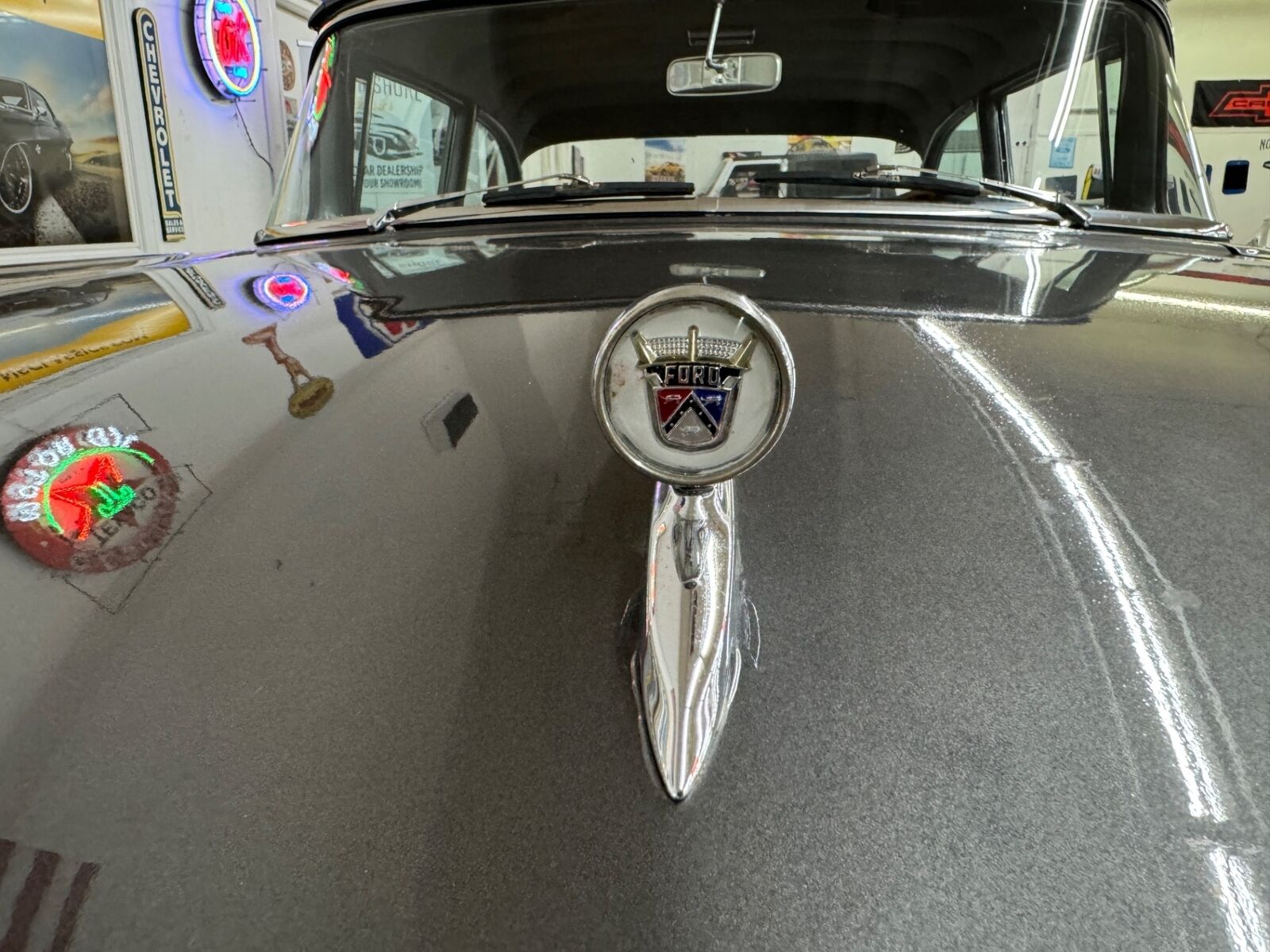 Ford-Custon-1957-2-Door-9