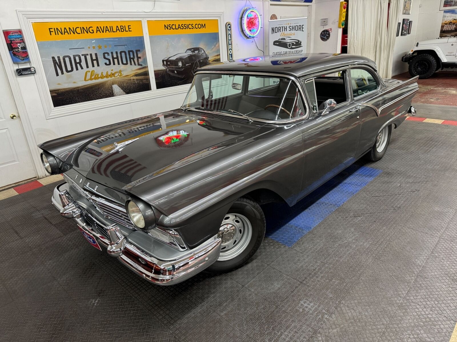 Ford-Custon-1957-2-Door