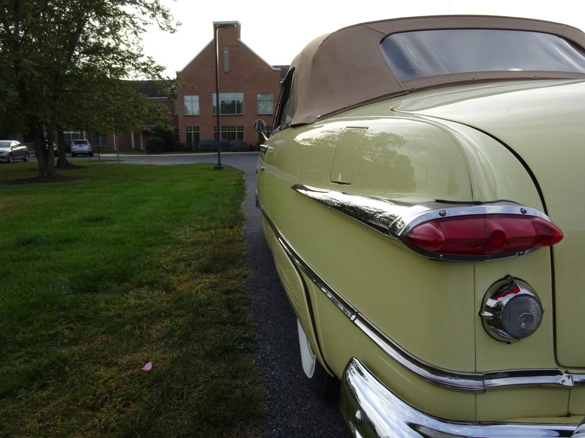 Ford-Delixe-1951-yellow-1