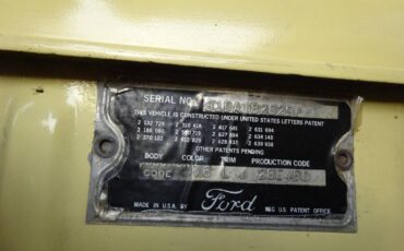 Ford-Delixe-1951-yellow-17