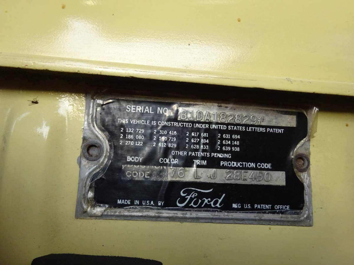 Ford-Delixe-1951-yellow-17