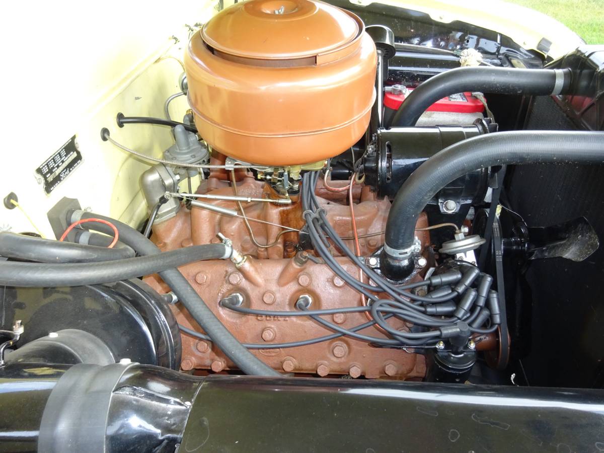 Ford-Delixe-1951-yellow-18