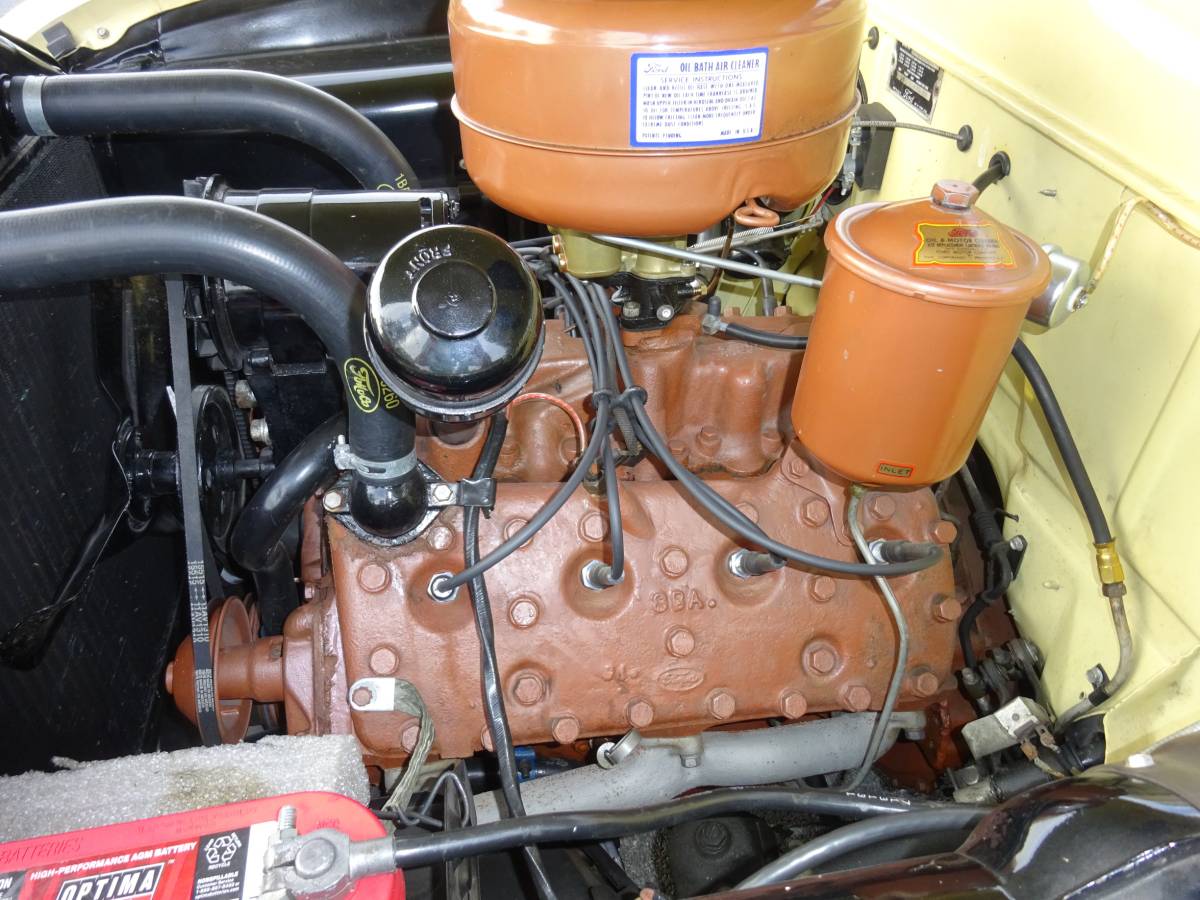 Ford-Delixe-1951-yellow-20