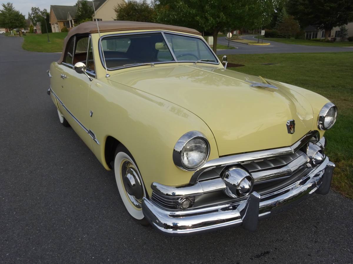 Ford-Delixe-1951-yellow-22