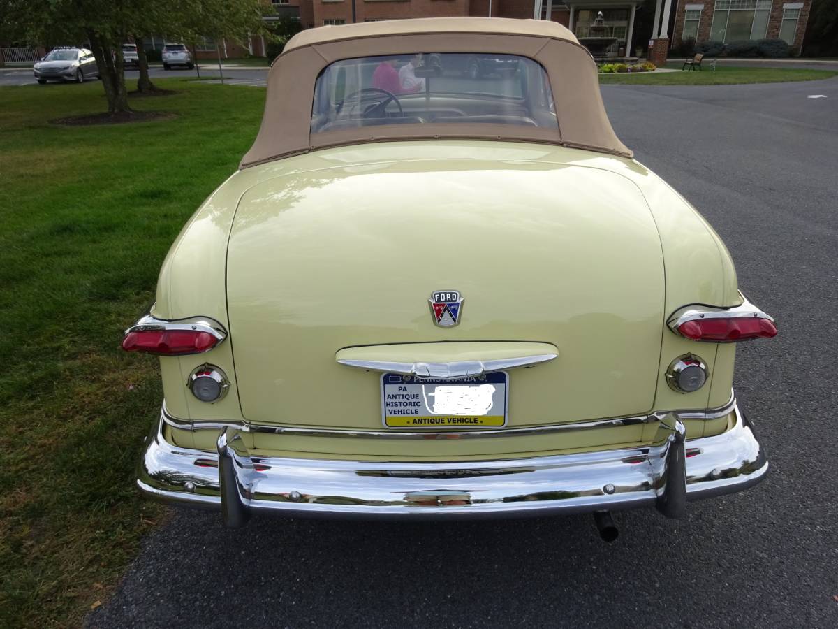 Ford-Delixe-1951-yellow