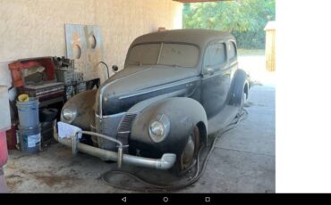 Ford-Delux-sedan-1940-black-10